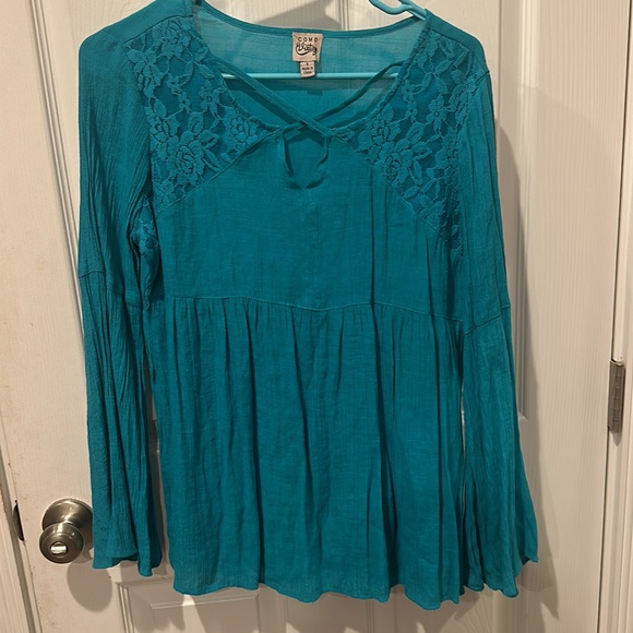 Bundle of 3 long sleeved tops with lace feature in various colors - Picture 2 of 13